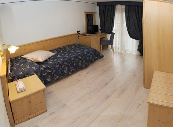 Hotel Canada Pinzolo Zewnętrze zdjęcie
