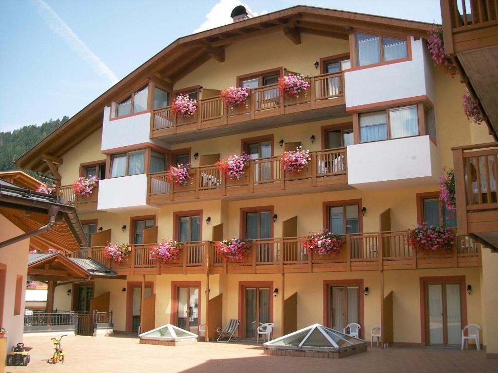 Hotel Canada Pinzolo Zewnętrze zdjęcie