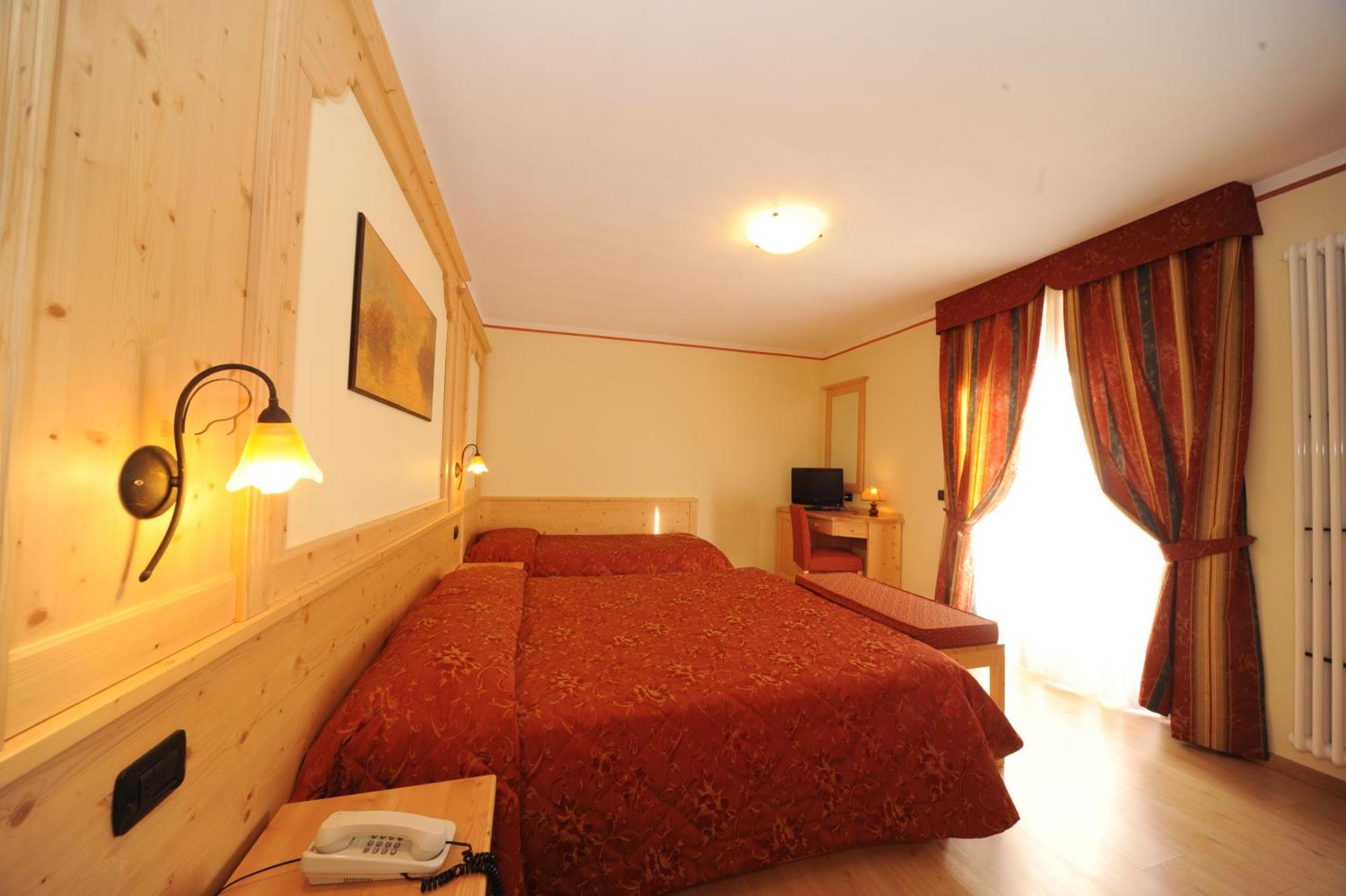 Hotel Canada Pinzolo Zewnętrze zdjęcie